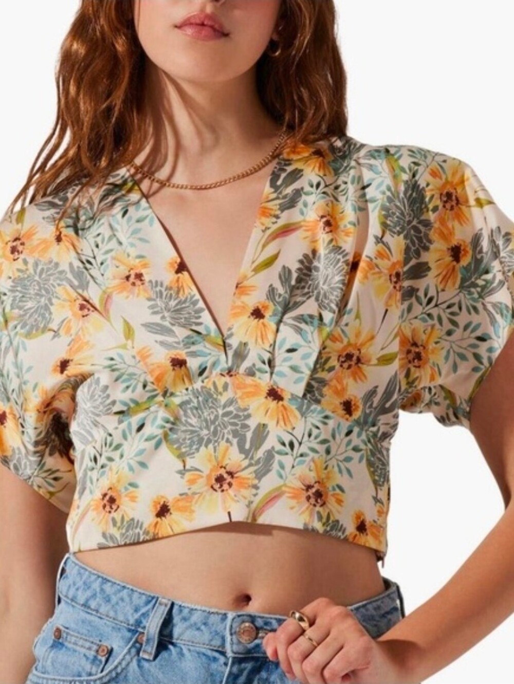 NWT ASTR The Label Cream Yellow Floral Flutter Sleeve Crop Top M